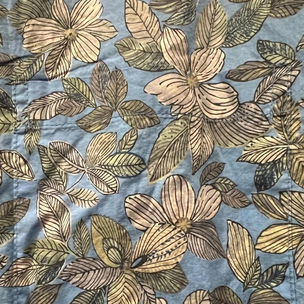 Tori Richard Blue and Tan Floral Hawaiian Shirt - Picture 8 of 8